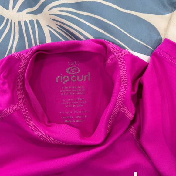 RIP CURL • Girl/Junior Pink Athletic T-Shirt • sz Large/12 - Picture 8 of 9